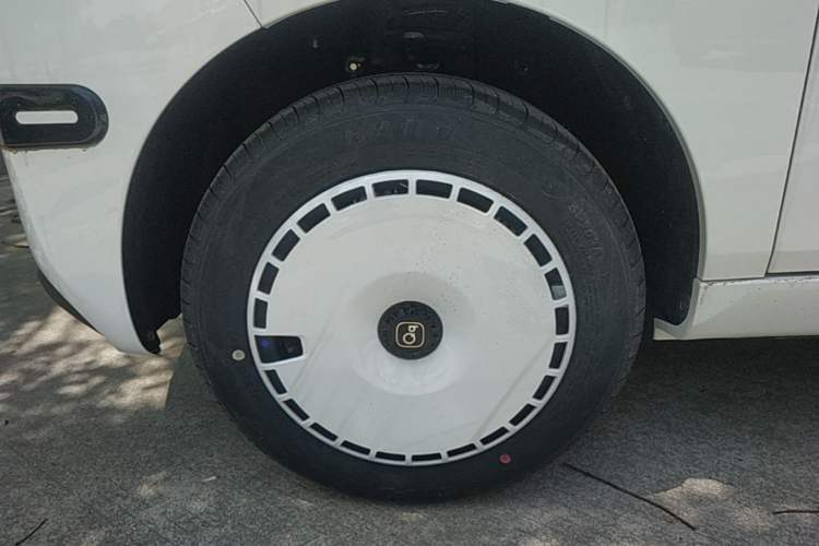 Used Chery QQ Ice Cream 2025 205km Qi Energy Version Left Front Wheel Hub
