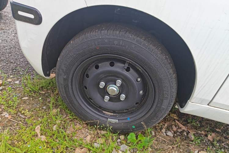 Used Chery QQ Ice Cream 2025 205km Qi Energy Version Left Front Wheel Hub