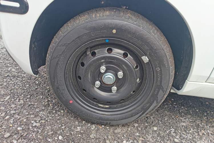 Used Chery QQ Ice Cream 2025 205km Qi Energy Version Left Front Wheel Hub