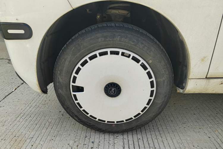 Used Chery QQ Ice Cream 2025 155km Sundae Edition Left Front Wheel Hub