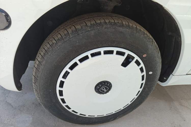 Used Chery QQ Ice Cream 2025 205km Qi Energy Version Left Front Wheel Hub