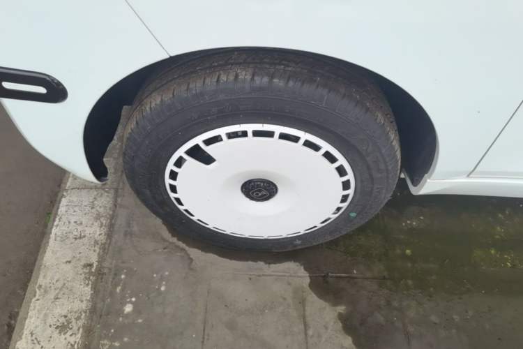 Used Chery QQ Ice Cream 2025 205km Qi Energy Version Left Front Wheel Hub