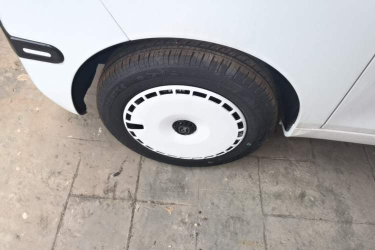 Used Chery QQ Ice Cream 2025 205km Qi Energy Version Left Front Wheel Hub
