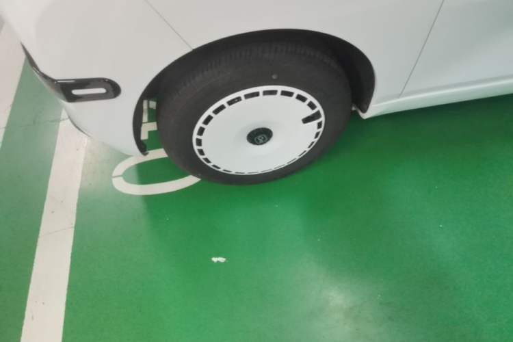 Used Chery QQ Ice Cream 2025 155km Sundae Edition Left Front Wheel Hub