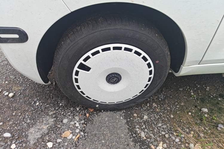 Used Chery QQ Ice Cream 2025 205km Qi Energy Version Left Front Wheel Hub