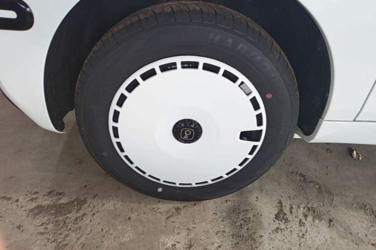 Used Chery QQ Ice Cream 2025 205km Qi Energy Version Left Front Wheel Hub