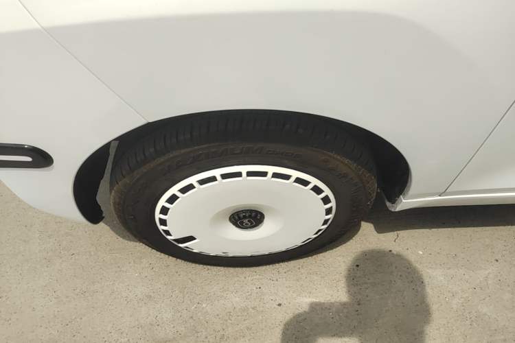 Used Chery QQ Ice Cream 2025 205km Qi Energy Version Left Front Wheel Hub