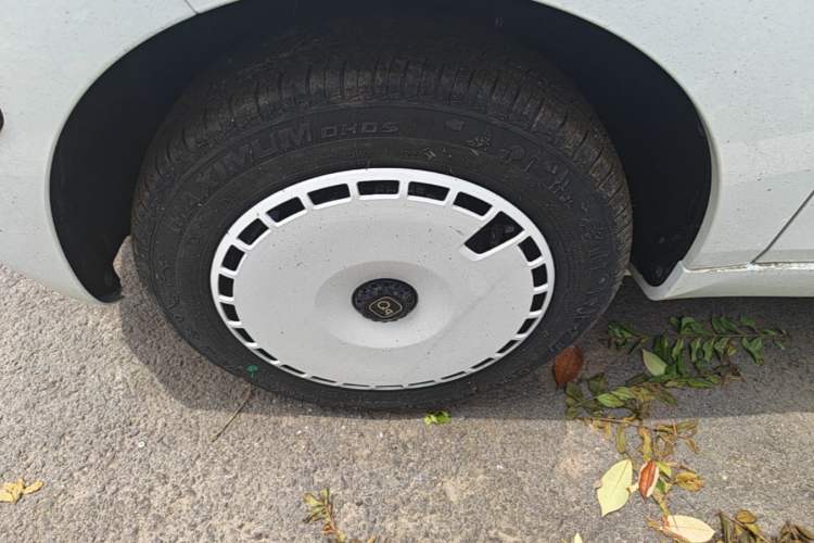 Used Chery QQ Ice Cream 2025 205km Qi Energy Version Left Front Wheel Hub