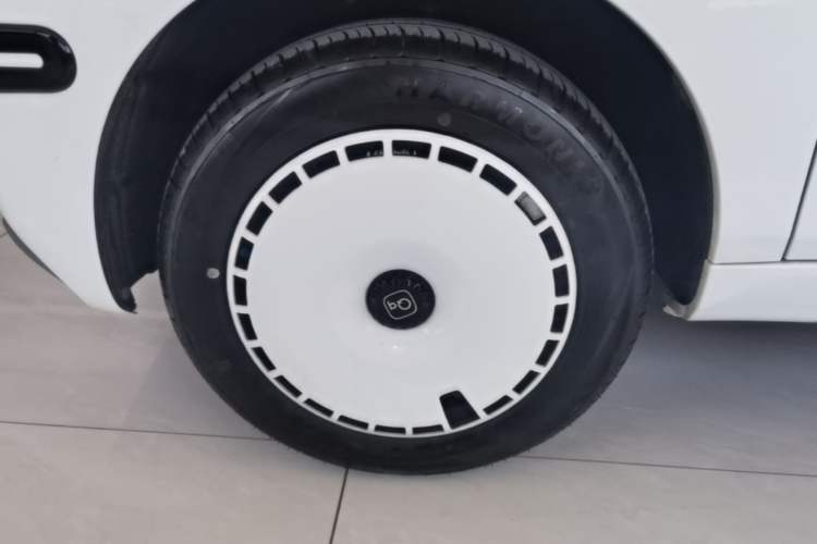 Used Chery QQ Ice Cream 2025 205km Qi Energy Version Left Front Wheel Hub