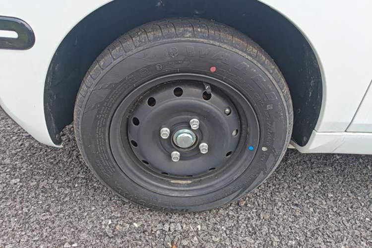Used Chery QQ Ice Cream 2025 205km Qi Energy Version Left Front Wheel Hub