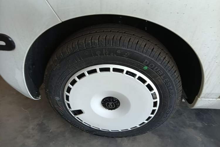 Used Chery QQ Ice Cream 2025 205km Qi Energy Version Left Front Wheel Hub
