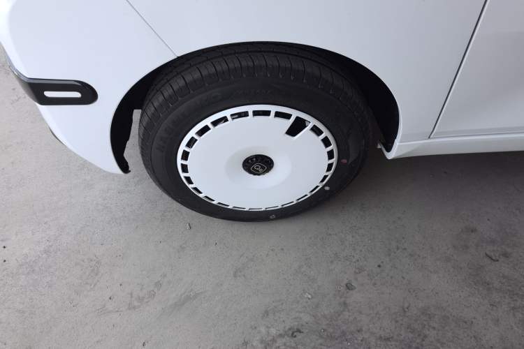 Used Chery QQ Ice Cream 2025 205km Qi Energy Version Left Front Wheel Hub