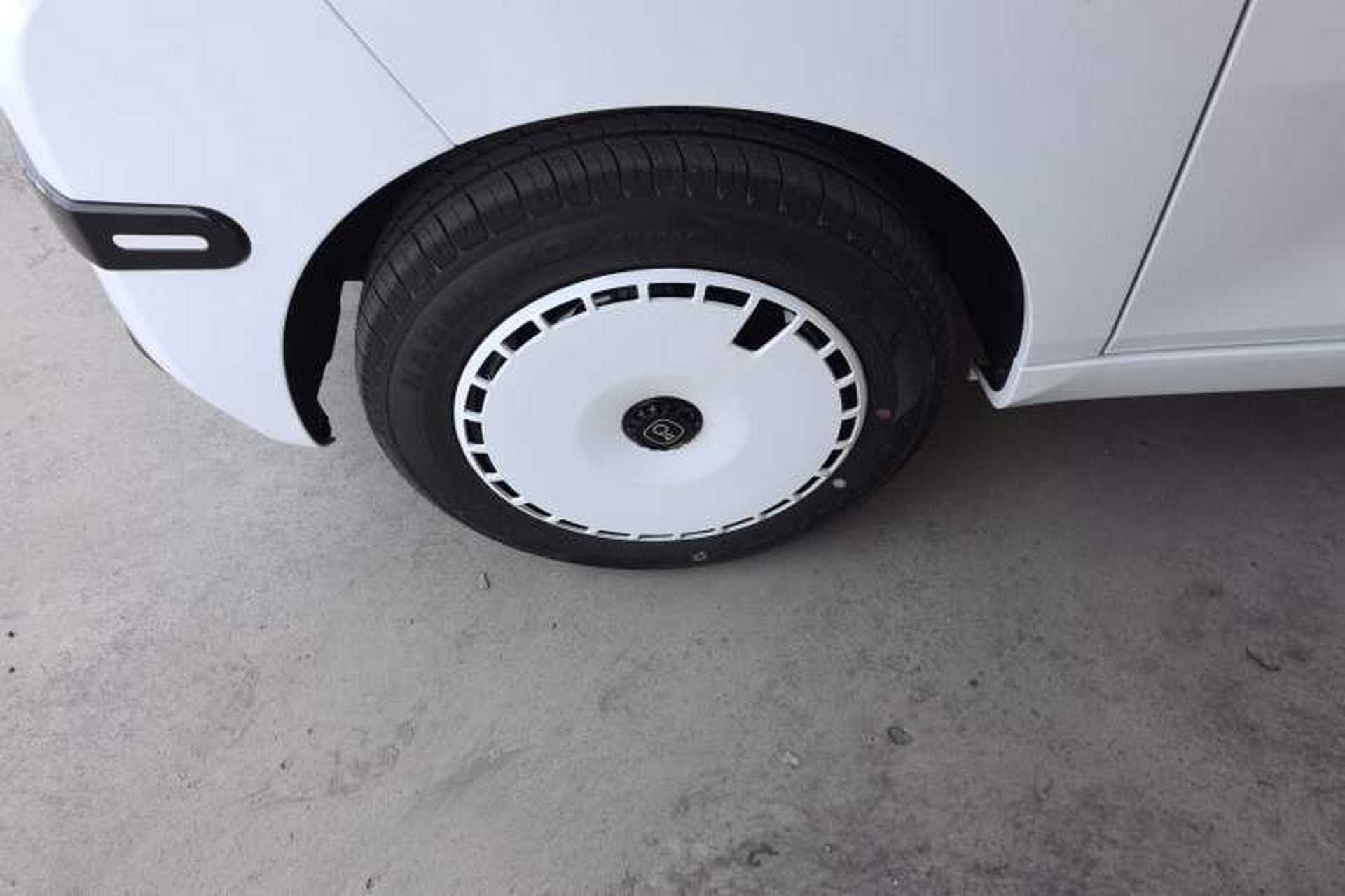 Used Chery QQ Ice Cream 2025 205km Qi Energy Version Left Front Wheel Hub