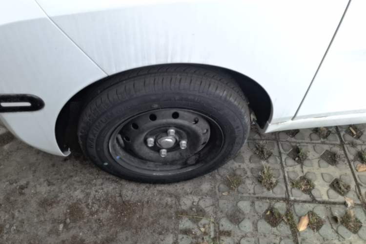 Used Chery QQ Ice Cream 2025 205km Qi Energy Version Left Front Wheel Hub