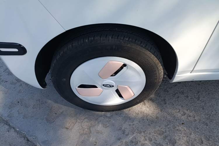 Used Chery QQ Ice Cream 2025 155km Sundae Edition Left Front Wheel Hub