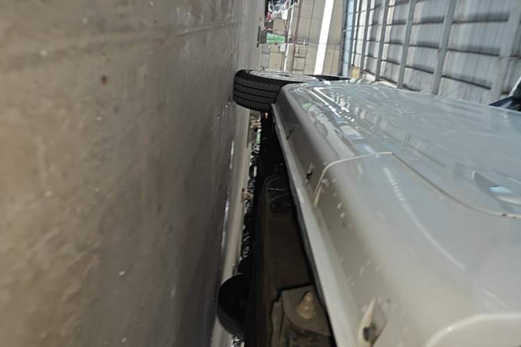 Used Chery QQ Ice Cream 2025 Model 205km Sundae Edition Left Side Sill