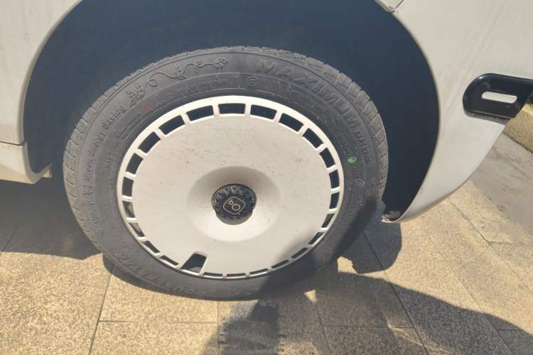 Used Chery QQ Ice Cream 2025 Model 205km Sundae Edition Right Front Wheel Hub