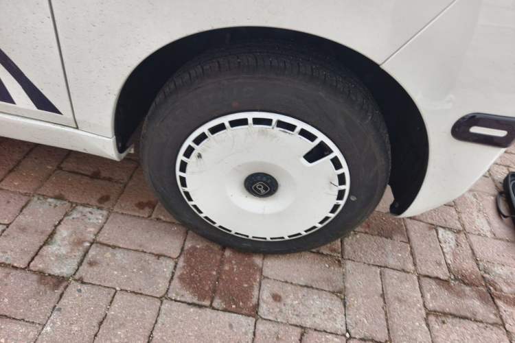 Used Chery QQ Ice Cream 2025 205km Qi Energy Version Right Front Wheel Hub