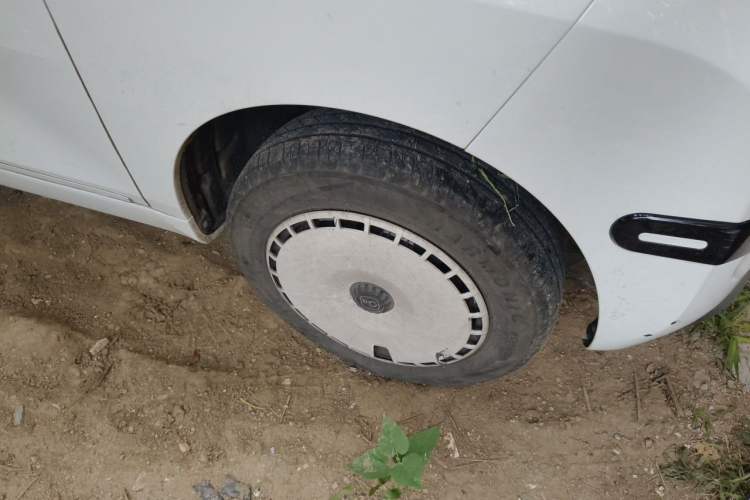 Used Chery QQ Ice Cream 2025 205km Qi Energy Version Right Front Wheel Hub