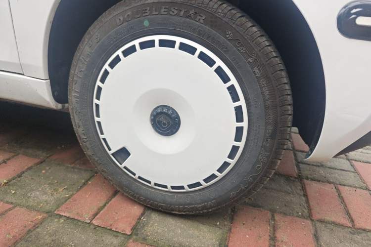 Used Chery QQ Ice Cream 2025 155km Sundae Edition Right Front Wheel Hub
