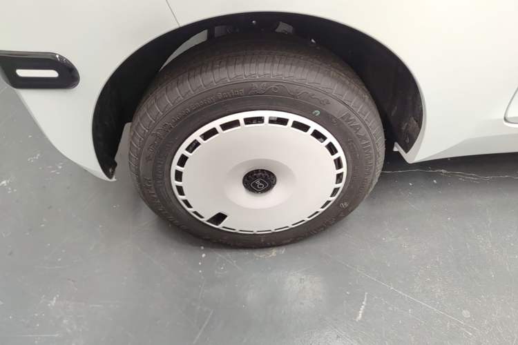 Used Chery QQ Ice Cream 2025 205km Qi Energy Version Right Rear Wheel Hub