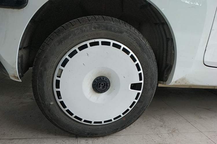 Used Chery QQ Ice Cream 2025 155km Sundae Edition Right Rear Wheel Hub