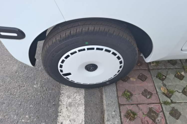 Used Chery QQ Ice Cream 2025 205km Qi Energy Version Right Rear Wheel Hub