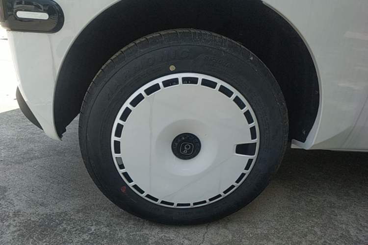Used Chery QQ Ice Cream 2025 205km Qi Energy Version Right Rear Wheel Hub