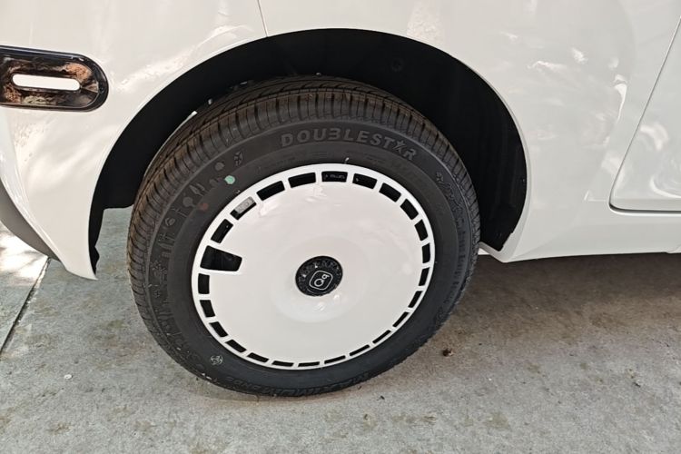 Used Chery QQ Ice Cream 2025 205km Qi Energy Version Right Rear Wheel Hub