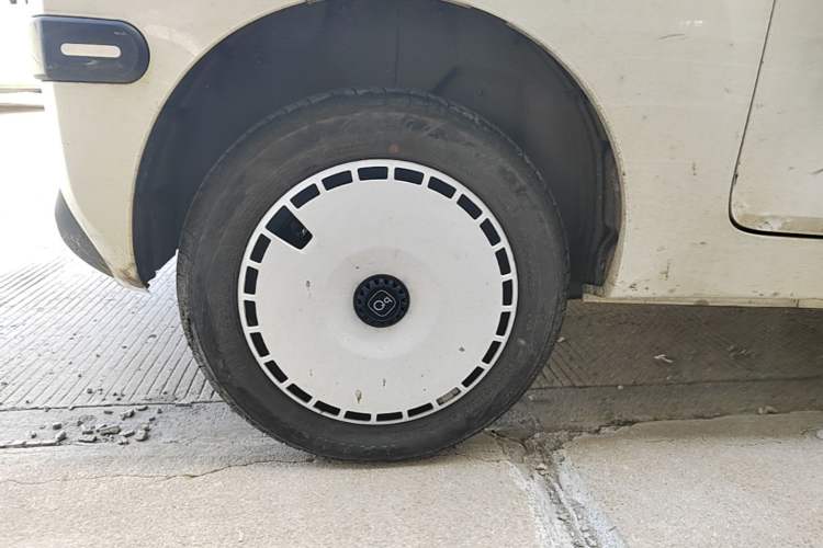 Used Chery QQ Ice Cream 2025 155km Sundae Edition Right Rear Wheel Hub