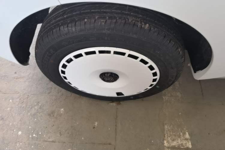 Used Chery QQ Ice Cream 2025 205km Qi Energy Version Right Rear Wheel Hub