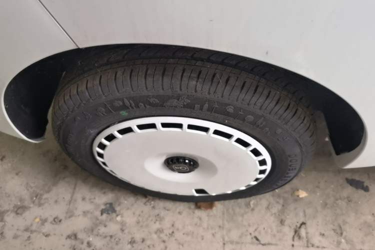 Used Chery QQ Ice Cream 2025 205km Qi Energy Version Right Rear Wheel Hub