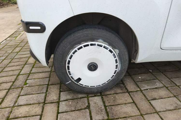 Used Chery QQ Ice Cream 2025 155km Sundae Edition Right Rear Wheel Hub