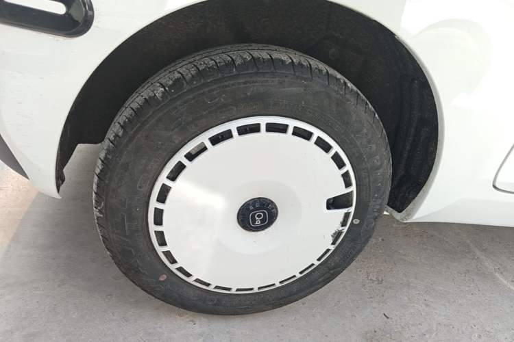 Used Chery QQ Ice Cream 2025 205km Qi Energy Version Right Rear Wheel Hub