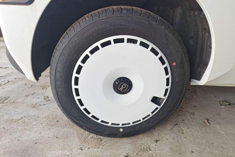 Used Chery QQ Ice Cream 2025 205km Qi Energy Version Right Rear Wheel Hub