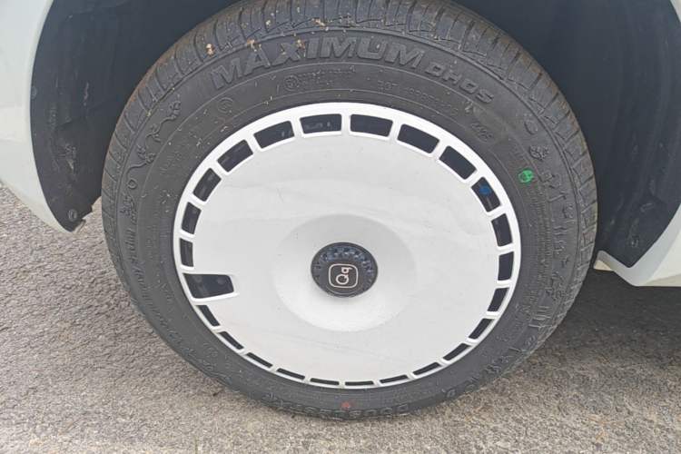 Used Chery QQ Ice Cream 2025 205km Qi Energy Version Right Rear Wheel Hub