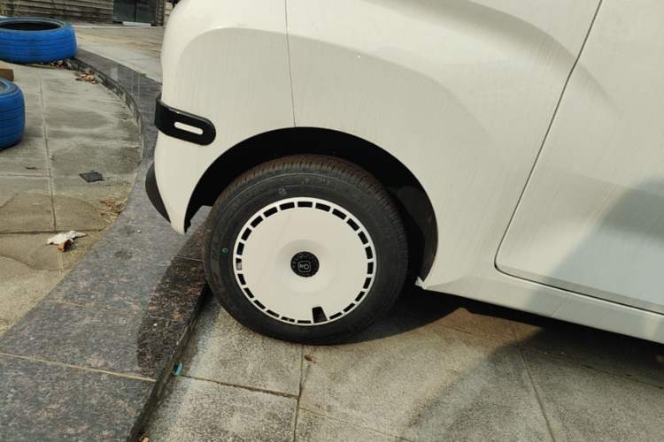 Used Chery QQ Ice Cream 2025 205km Qi Energy Version Right Rear Wheel Hub