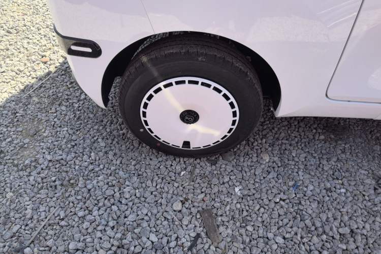 Used Chery QQ Ice Cream 2025 205km Qi Energy Version Right Rear Wheel Hub