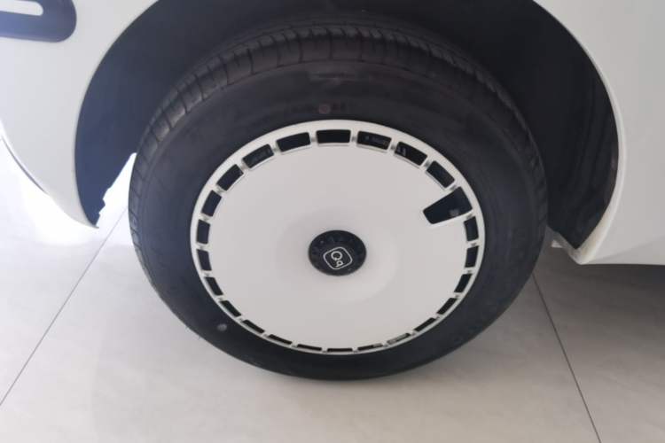Used Chery QQ Ice Cream 2025 205km Qi Energy Version Right Rear Wheel Hub