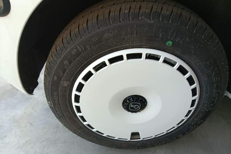 Used Chery QQ Ice Cream 2025 205km Qi Energy Version Right Rear Wheel Hub