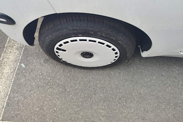 Used Chery QQ Ice Cream 2025 205km Qi Energy Version Right Rear Wheel Hub