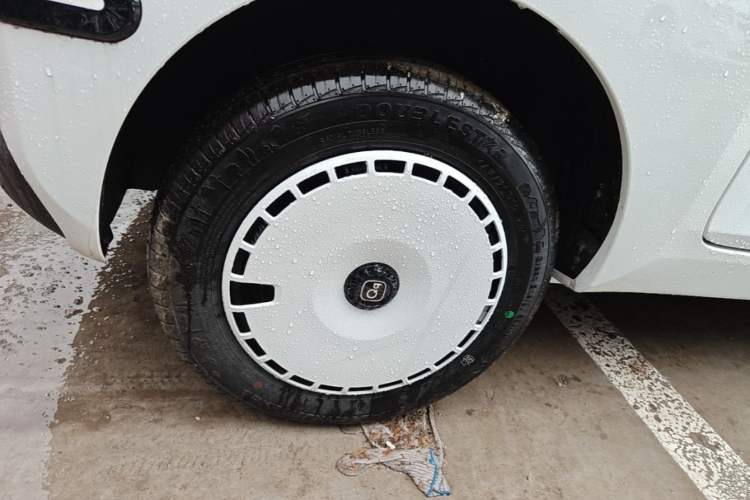 Used Chery QQ Ice Cream 2025 205km Qi Energy Version Right Rear Wheel Hub