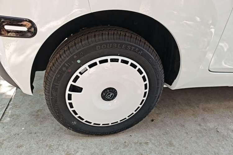 Used Chery QQ Ice Cream 2025 205km Qi Energy Version Right Rear Wheel Hub