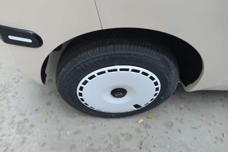 Used Chery QQ Ice Cream 2025 205km Qi Energy Version Right Rear Wheel Hub