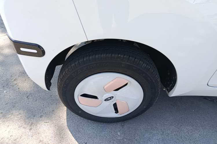 Used Chery QQ Ice Cream 2025 155km Sundae Edition Right Rear Wheel Hub