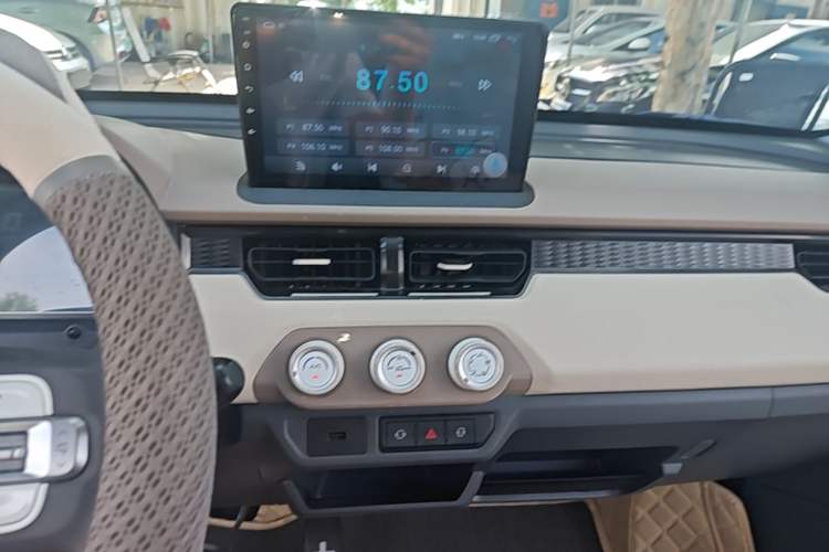 Used Chery QQ Ice Cream 2025 205km Qi Energy Version Audio And AC Panel
