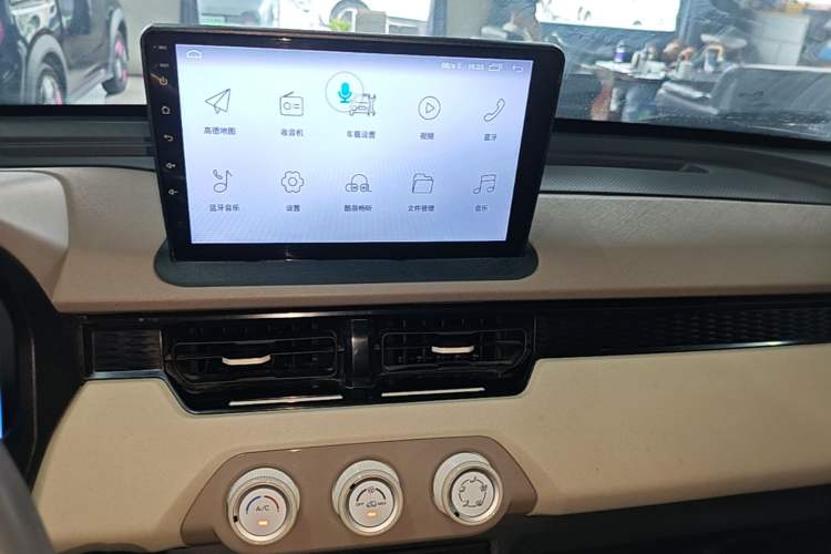Used Chery QQ Ice Cream 2025 205km Qi Energy Version Audio And AC Panel