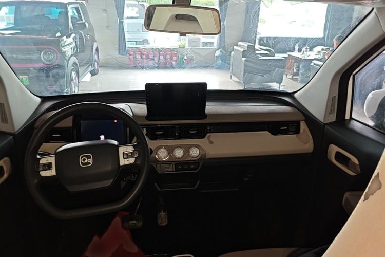 Used Chery QQ Ice Cream 2025 205km Qi Energy Version Center Console
