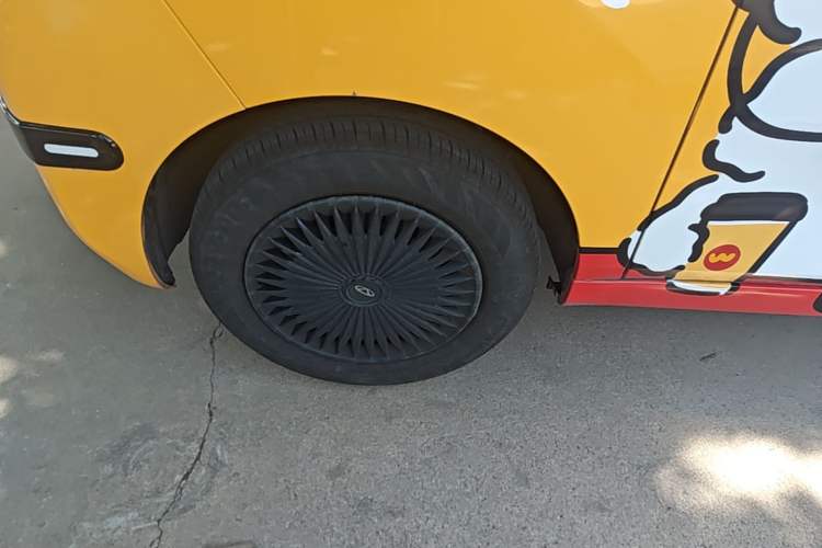 Used Chery QQ Ice Cream 2025 205km Qi Energy Version Left Front Wheel Hub