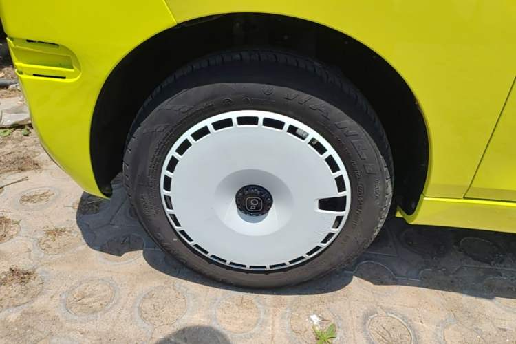 Used Chery QQ Ice Cream 2025 205km Qi Energy Version Left Front Wheel Hub
